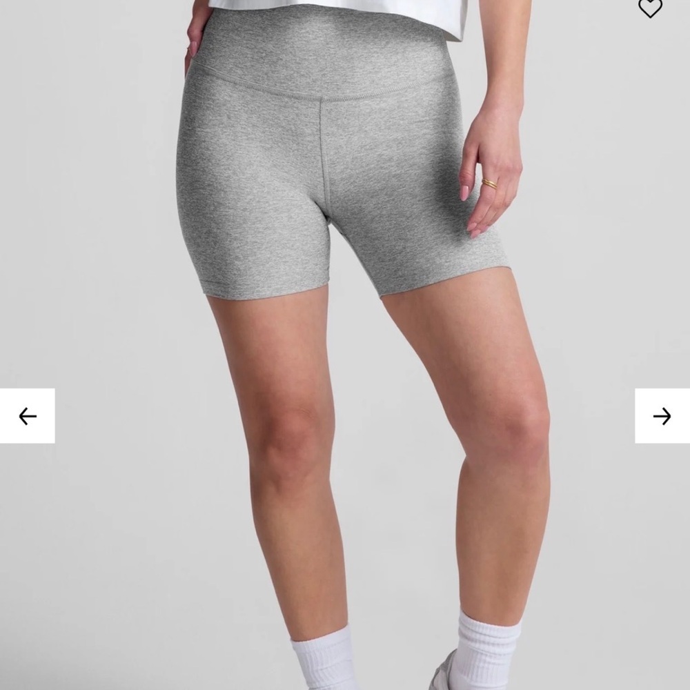 beyond yoga keep pace S shorts seam 3